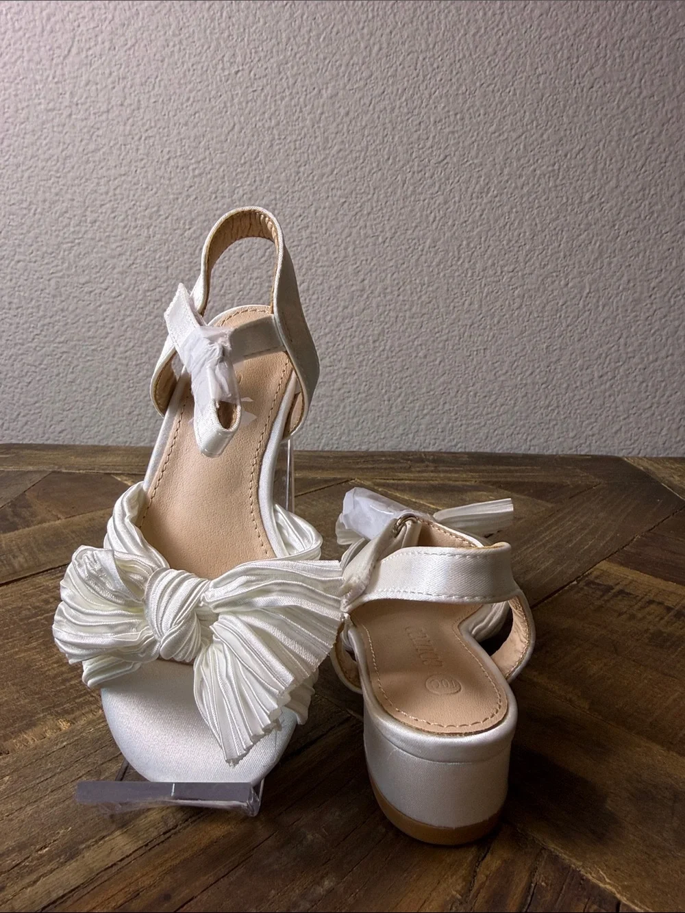 Size 10C Girls White Bow-Front Dress Sandals with Ankle Strap